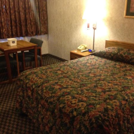 Richmond Inn And Suites Extérieur photo