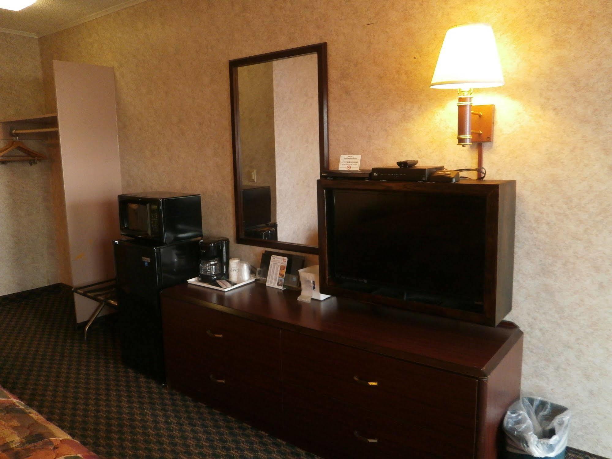 Richmond Inn And Suites Extérieur photo